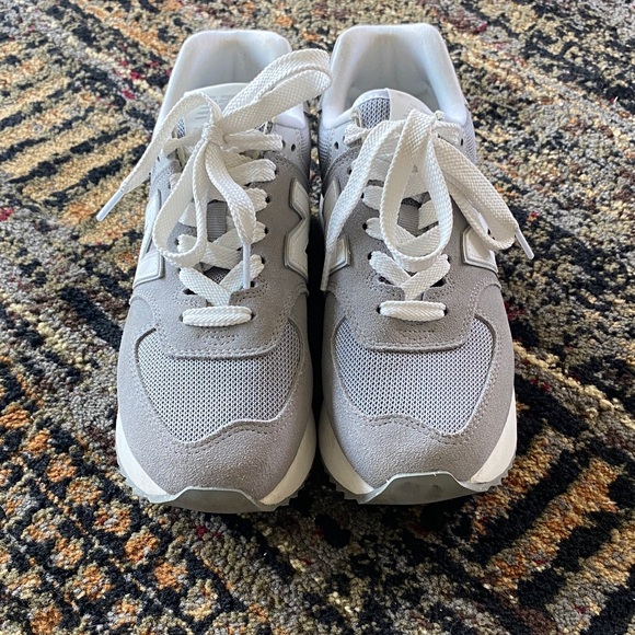 Women’s Gray New Balance 574 - Picture 1 of 6